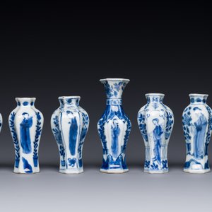 Zeven Chinese blauw-witte vazen met 'Lange Lijzen', Kangxi — foto 2
