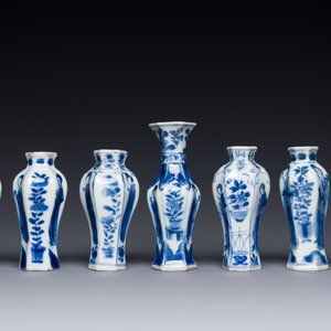 Zeven Chinese blauw-witte vazen met 'Lange Lijzen', Kangxi — foto 3