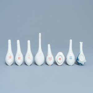 Zeven Chinese famille rose en blauw-witte lepels en een schoteltje met draken, 19/20e eeuw — foto 3