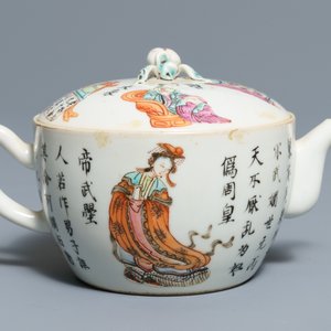 Zeven Chinese famille rose en doucai borden, twee dekselkommen en een 'Wu Shuang Pu' theepot, 19/20e eeuw — foto 7