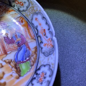 Zeven Chinese famille rose koppen en schotels met mandarijns decor, Qianlong — foto 27