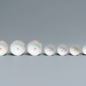 Zeven Chinese famille rose koppen en schotels met mandarijns decor, Qianlong — foto 8