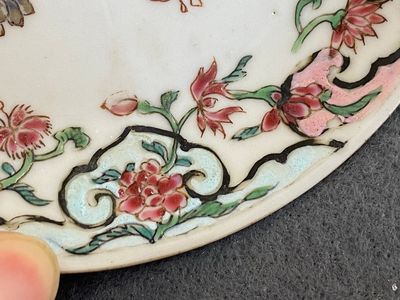 Zeven Chinese famille rose koppen en schotels, Yongzheng/Qianlong — foto 17