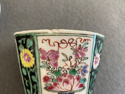 Zeven Chinese famille rose koppen en schotels, Yongzheng/Qianlong — foto 8