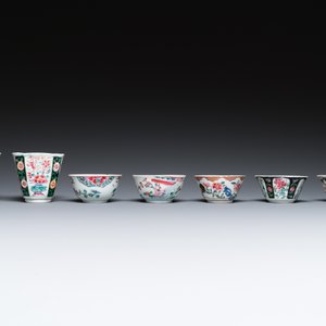Zeven Chinese famille rose koppen en schotels, Yongzheng/Qianlong — foto 7