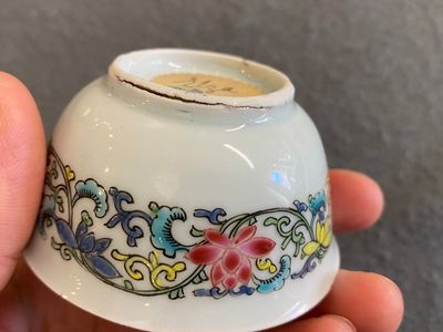 Zeven Chinese famille rose koppen en zeven schotels, Yongzheng/Qianlong — foto 13