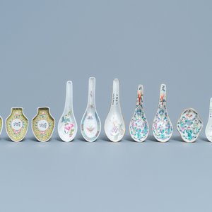 Zeven Chinese famille rose lepels en vier schoteltjes, 19/20e eeuw — foto 1