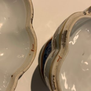 Zeven Chinese famille rose schotels, een theepot en een dekseldoos, 19e eeuw — foto 18