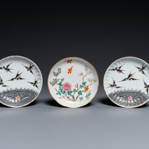 Zeven Chinese famille rose schotels, een theepot en een dekseldoos, 19e eeuw — foto 2