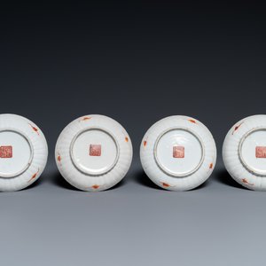 Zeven Chinese famille rose schotels, een theepot en een dekseldoos, 19e eeuw — foto 5