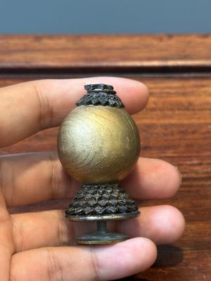 Zeven Chinese verguld bronzen hoedentoppen, Qing — foto 11
