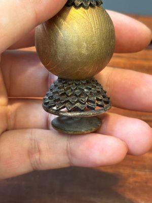 Zeven Chinese verguld bronzen hoedentoppen, Qing — foto 13