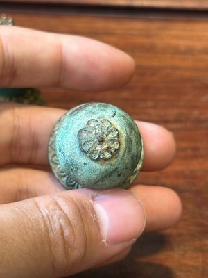 Zeven Chinese verguld bronzen hoedentoppen, Qing — foto 28
