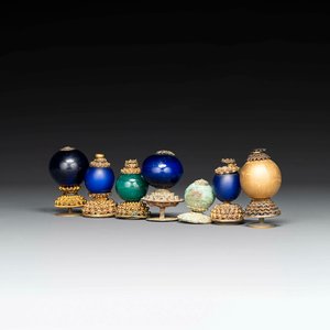 Zeven Chinese verguld bronzen hoedentoppen, Qing — foto 1