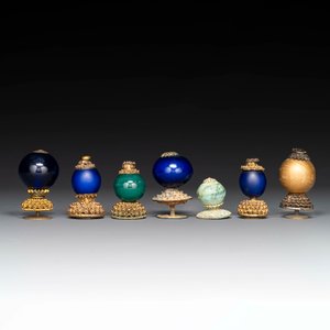 Zeven Chinese verguld bronzen hoedentoppen, Qing — foto 4