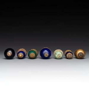 Zeven Chinese verguld bronzen hoedentoppen, Qing — foto 6