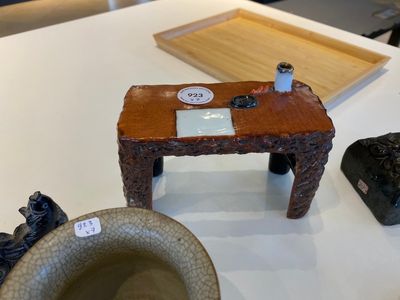 Zeven Chinese voorwerpen voor een geleerde in porselein en hardsteen, 19/20e eeuw — foto 4