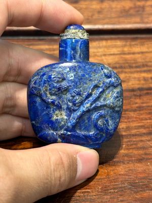Zeven gevarieerde Chinese snuifflessen in edelsteen, bloedkoraal, glas en barnsteen, 19e eeuw — foto 27