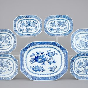 Zeven grote blauw-witte Chinese octagonale schotels, 18e eeuw — foto 1