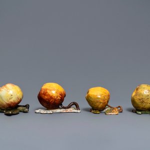 Zeven polychrome Delftse modellen van appels, peren en druiven, 18e eeuw — foto 11