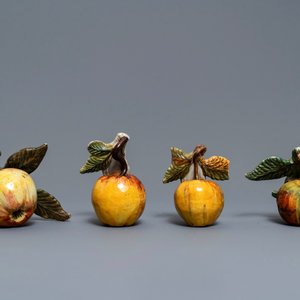 Zeven polychrome Delftse modellen van appels, peren en druiven, 18e eeuw — foto 12
