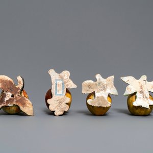 Zeven polychrome Delftse modellen van appels, peren en druiven, 18e eeuw — foto 13