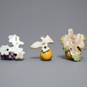 Zeven polychrome Delftse modellen van appels, peren en druiven, 18e eeuw — foto 7