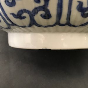 Zeven stukken Chinees blauw-wit en Imari-stijl porselein, Kangxi/Qianlong — foto 15