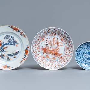 Zeven stukken Chinees blauw-wit en Imari-stijl porselein, Kangxi/Qianlong — foto 4