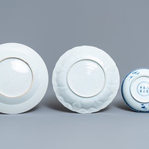 Zeven stukken Chinees blauw-wit en Imari-stijl porselein, Kangxi/Qianlong — foto 5