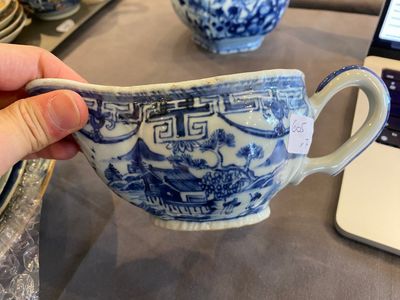Zeven stukken Chinees blauw-wit porselein, Kangxi/Qianlong — foto 12