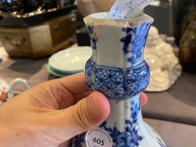 Zeven stukken Chinees blauw-wit porselein, Kangxi/Qianlong — foto 16