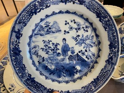 Zeven stukken Chinees blauw-wit porselein, Kangxi/Qianlong — foto 21