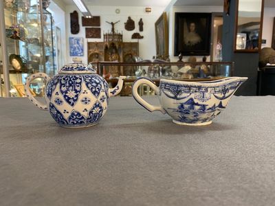 Zeven stukken Chinees blauw-wit porselein, Kangxi/Qianlong — foto 5