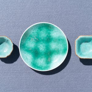 Zeven stukken Chinees monochroom groen en turquoise porselein, 19/20e eeuw — foto 27
