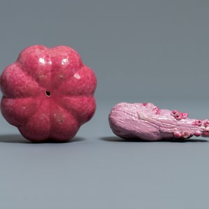 Zeven stukken Chinees monochroom roze en leverrood porselein, Kangxi en later — foto 13