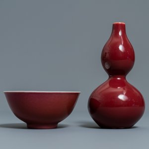 Zeven stukken Chinees monochroom roze en leverrood porselein, Kangxi en later — foto 15