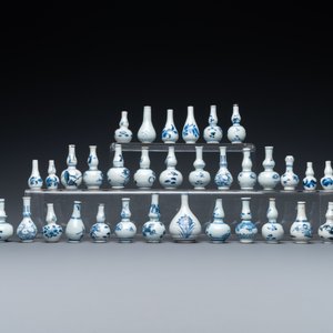 Zevenendertig Chinese blauw-witte miniatuur vaasjes, Kangxi — foto 6