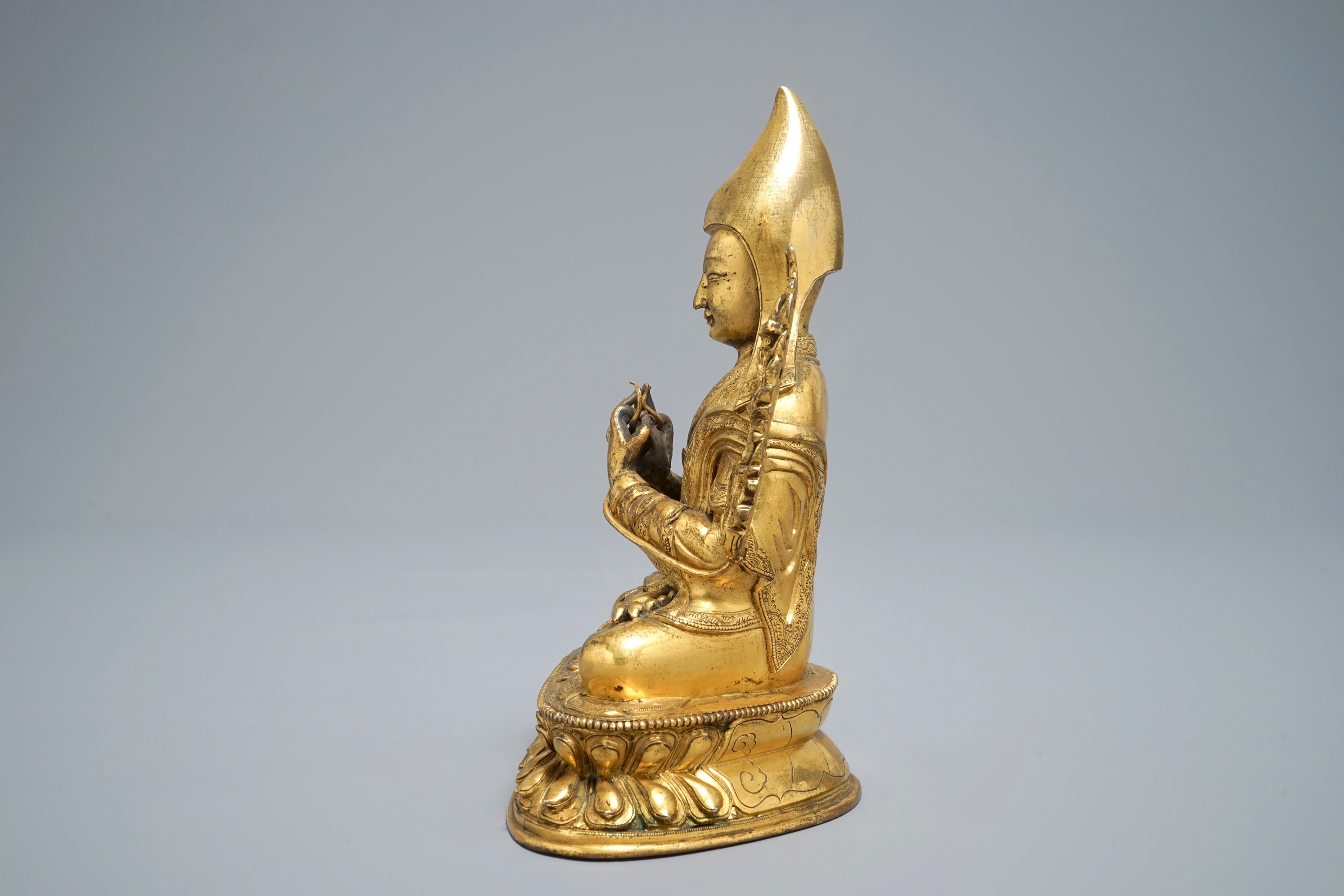 A Sino-tibetan Gilt Bronze Figure Of Tsongkhapa, 17 18th C. - Rob 