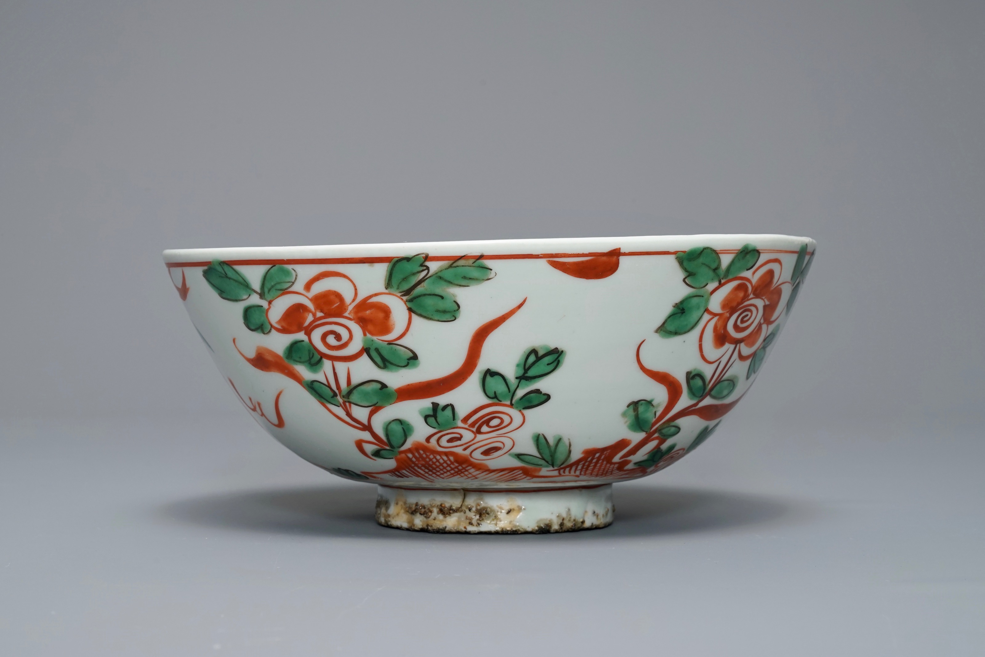 A Chinese Swatow 'dragon And Phoenix' Bowl, Ming - Rob Michiels Auctions