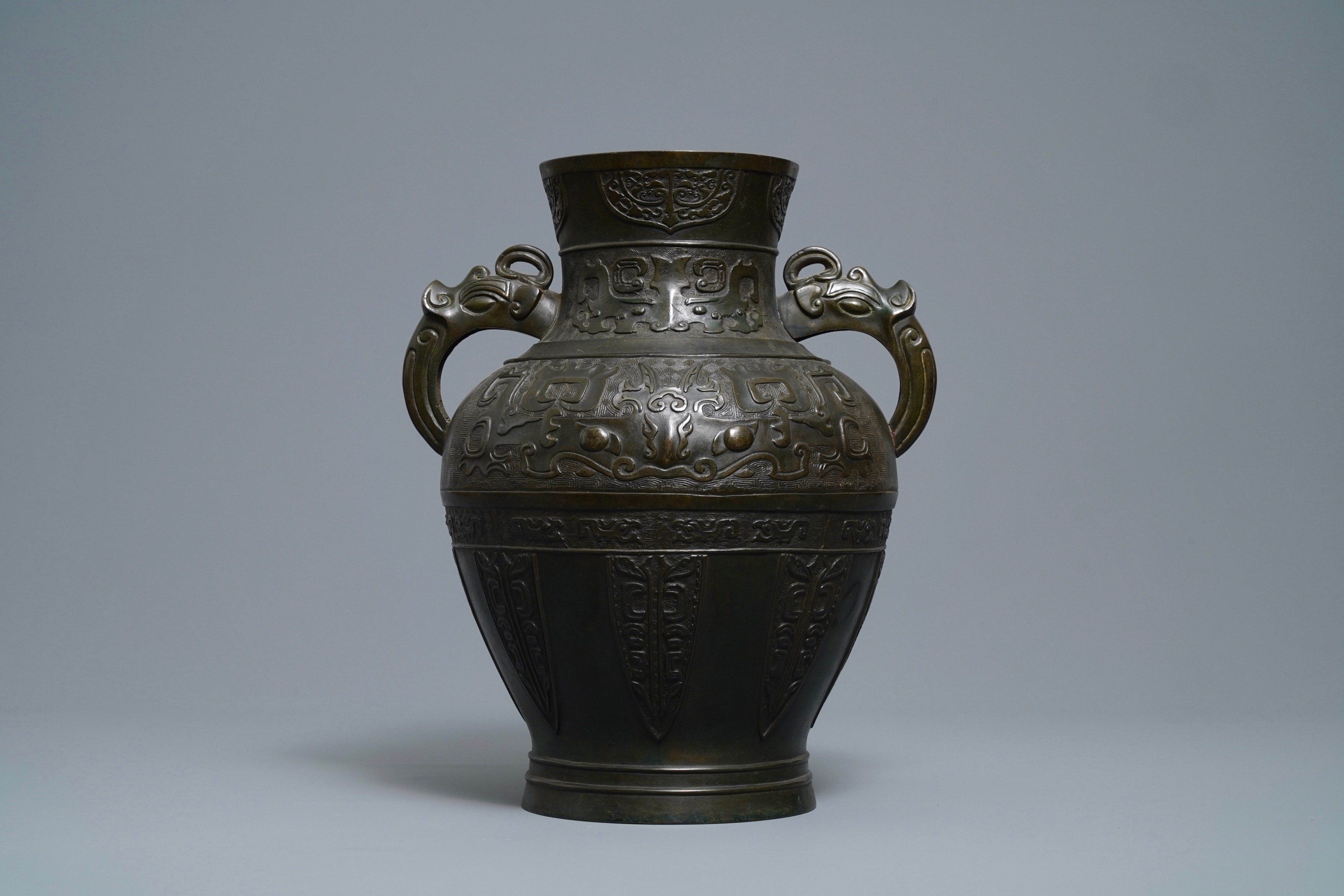 A Chinese archaic bronze vase, Qianlong - Rob Michiels Auctions