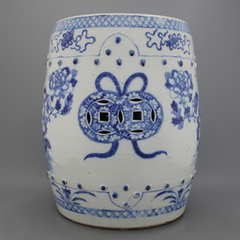 A blue and white round Chinese garden seat, 19th C.