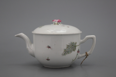 A Chinese porcelain famille rose tea pot, 19th C.