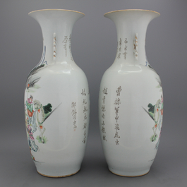 A pair of large Chinese porcelain famille rose vases with a historical scene, 19/20th C.