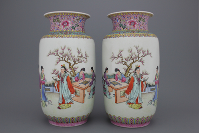 A pair of Chinese porcelain famille rose vases, Republic period, 20th C.