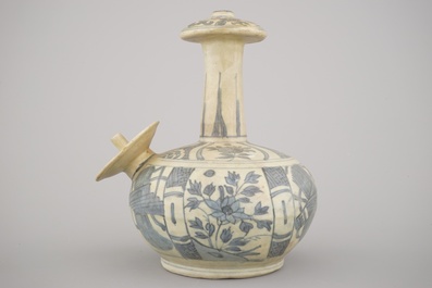 A Chinese porcelain blue and white Wan-Li Hatcher Cargo kendi, ca. 1643