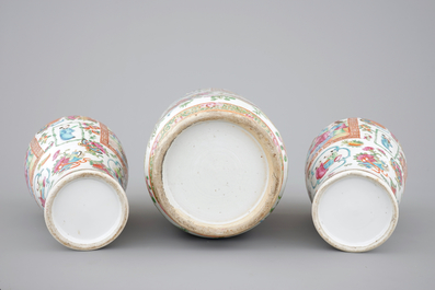 C. 1850 PAIR OF ROSE MEDALLION DEMI CUPS/SAUCERS For Sale