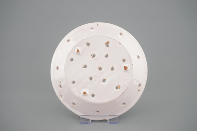 A round white Delftware strainer, 18th C.
