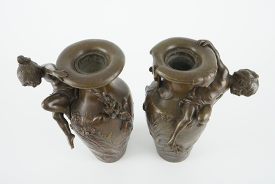 After Auguste Moreau (1834-1917), A pair of bronze Art Nouveau vases, 19/20th C.