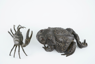 A bronze crab and a toad, after the Antique or Grand Tour souvenirs, 19/20th C.